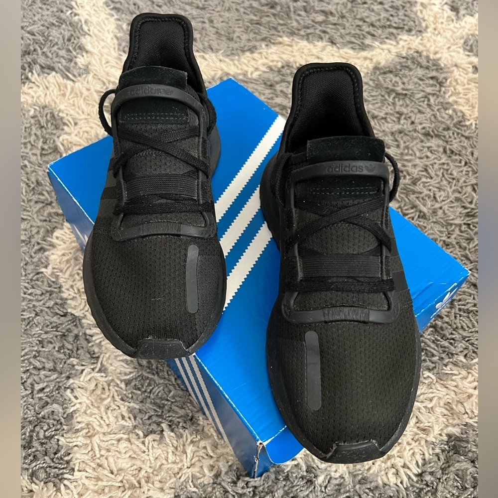 Youth adidas sneaker - Picture 2 of 4